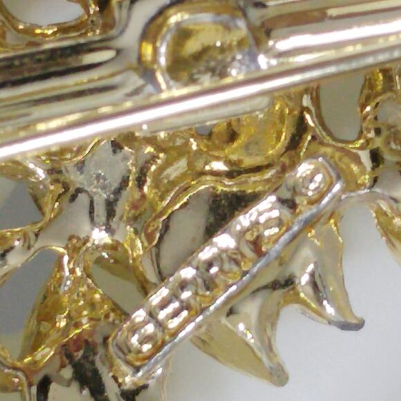 Gerry’s Christmas Tree Brooch Gold Tone Enamel Ornaments 1960s Vintage - Picture 4 of 10